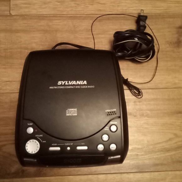 Digital Led Alarm Clock, Radio, CD Player - Picture 1 of 6